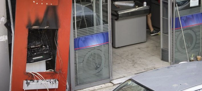 Ανατίναξαν δύο ΑΤΜ στο Πόρτο Ράφτη -Στην πρόσοψη σούπερ μάρκετ